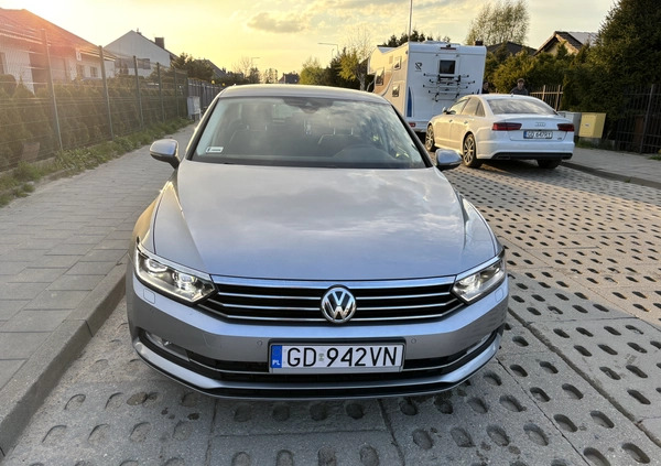 Volkswagen Passat cena 83000 przebieg: 131789, rok produkcji 2019 z Gdańsk małe 56